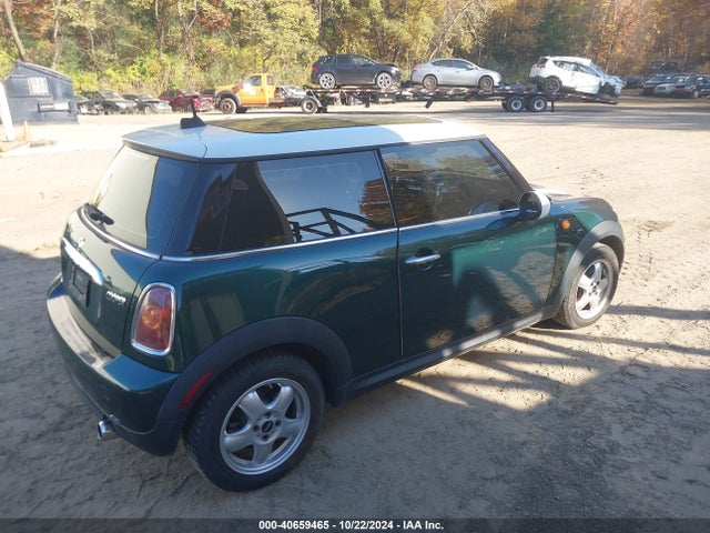 2010 MINI COOPER WMWMF3C53ATZ26799 Photo 3