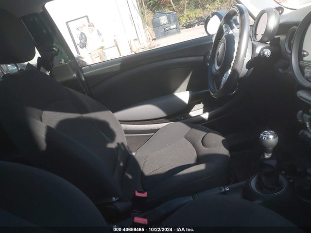 2010 MINI COOPER WMWMF3C53ATZ26799 Photo 4