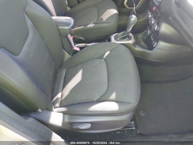 ZACCJBBT5FPB39539 Jeep Renegade Latitude