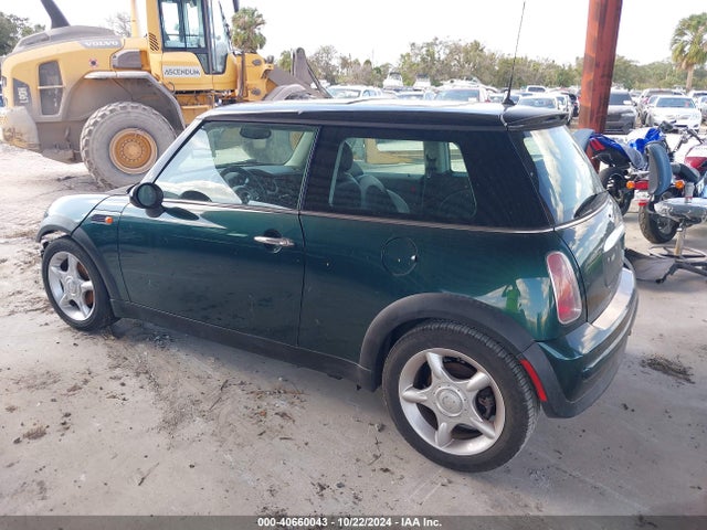 2003 MINI COOPER WMWRC33463TE15616 Photo 2
