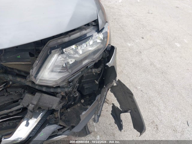 Nissan ROGUE S 2018 KNMAT2MVXJP522267 Image 17