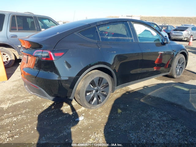 2024 TESLA MODEL Y 7SAYGDED3RF128476 Photo 3