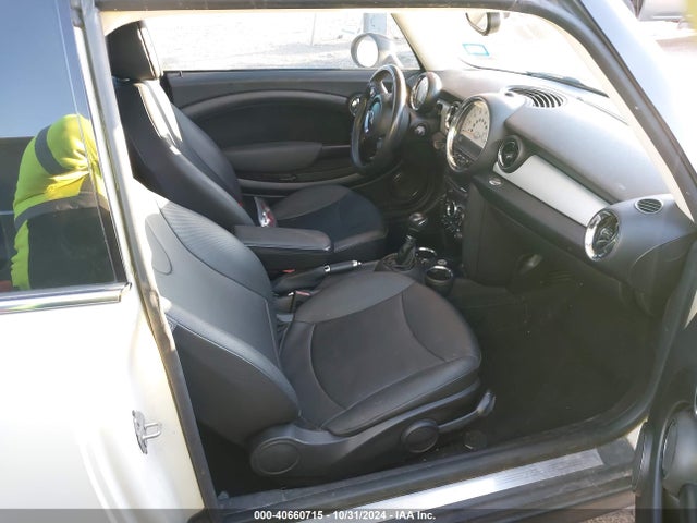 2013 MINI CLUBMAN WMWZF3C5XDT490429 Photo 4