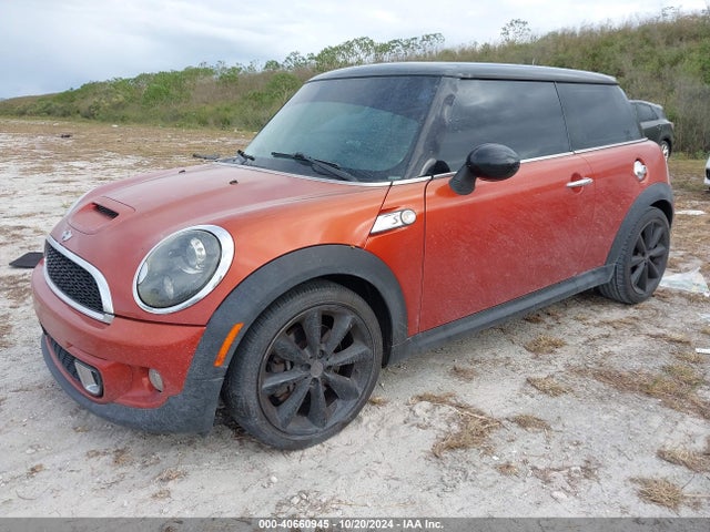 2011 MINI COOPER S WMWSV3C58BTY20361 Photo 1