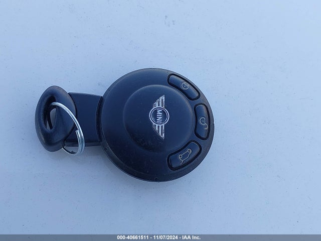 2010 MINI COOPER S WMWMF7C55ATX44626 Photo 10