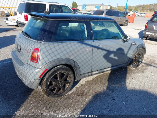 2010 MINI COOPER S WMWMF7C55ATX44626 Photo 3