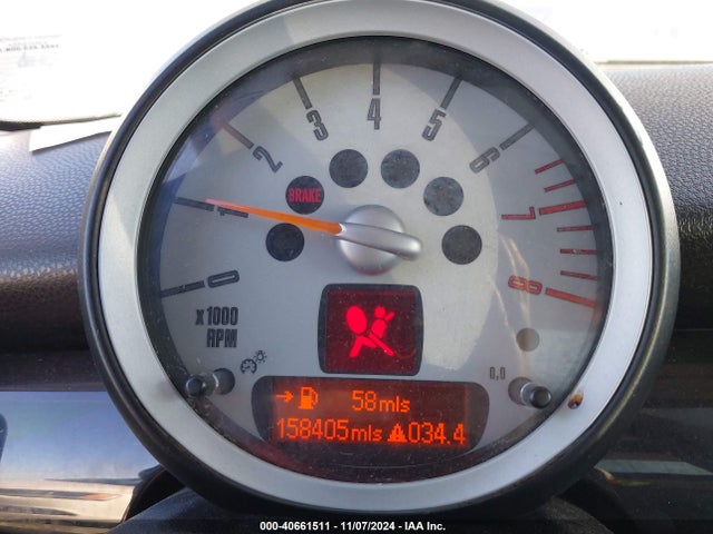 2010 MINI COOPER S WMWMF7C55ATX44626 Photo 6