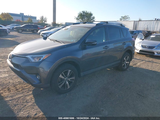 Toyota Rav4 Xle 2017 JTMWFREV4HJ709117 Image 2