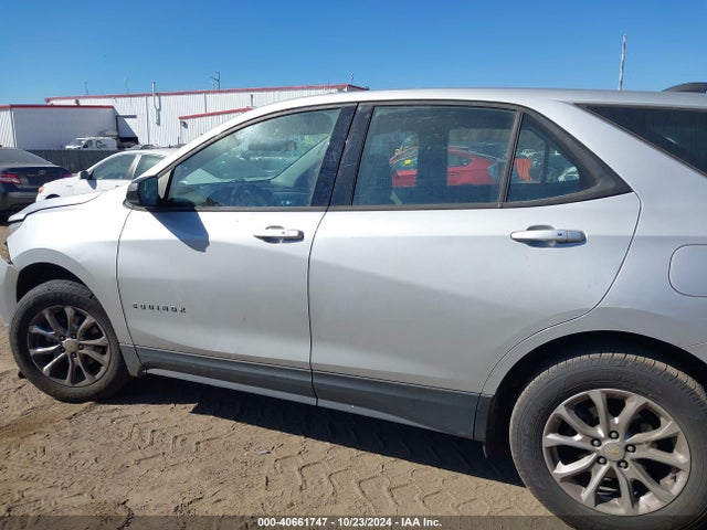 Chevrolet EQUINOX LS 2018 2GNAXREV2J6322793 Image 14