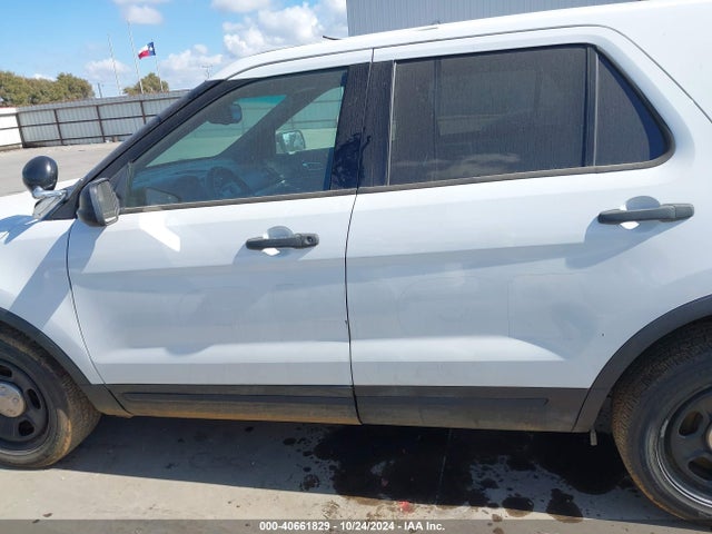 Ford Utility Police Interceptor 2017 1FM5K8AR2HGB55532 Image 14