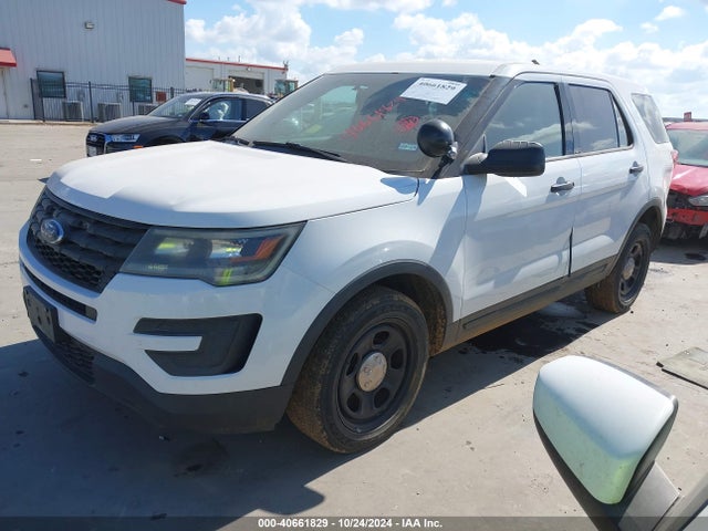 Ford Utility Police Interceptor 2017 1FM5K8AR2HGB55532 Image 2