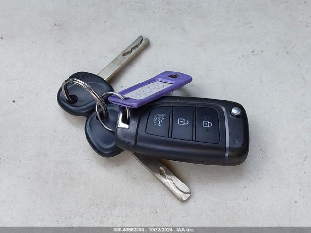 KMHRB8A38LU043096 Hyundai Venue Se