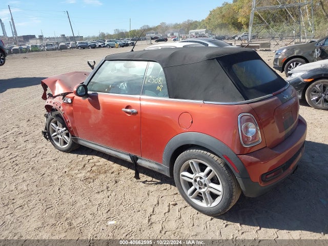 2013 MINI CONVERTIBLE WMWZP3C57DT297247 Photo 2