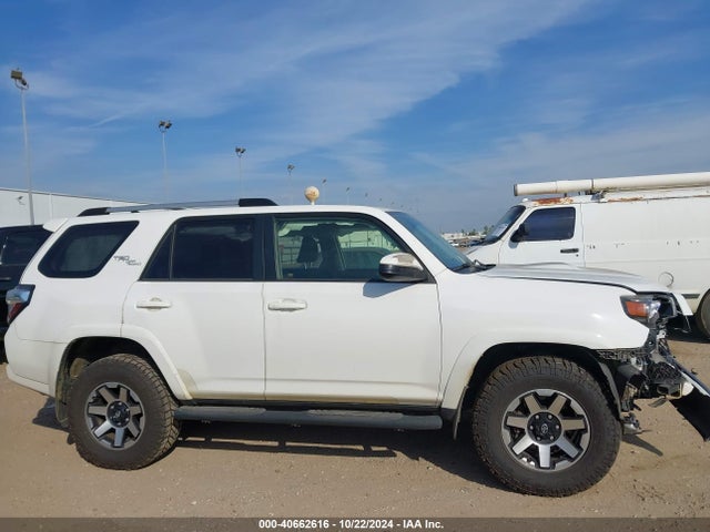 Toyota 4runner Trd Off Road 2018 JTEBU5JR3J5559100 Image 13
