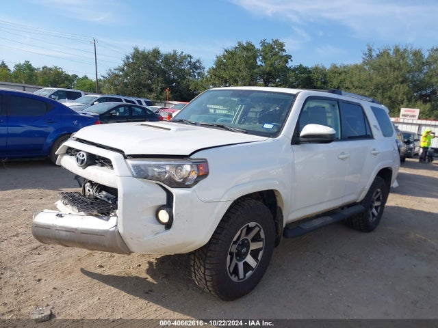 Toyota 4runner Trd Off Road 2018 JTEBU5JR3J5559100 Image 2