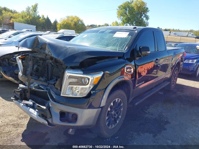 Nissan Titan Pro-4x 2017 1N6AA1C56HN552547 Image 2