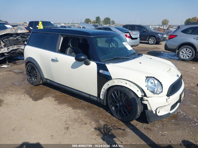 2010 MINI COOPER S CLUBMAN WMWMM3C58ATP75643 Photo 0