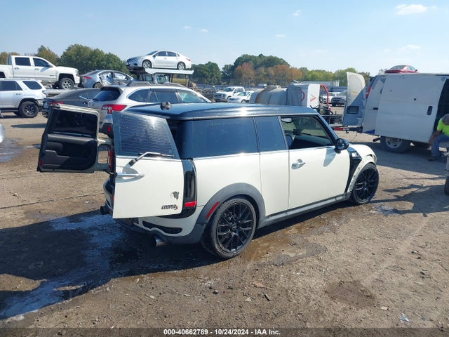 2010 MINI COOPER S CLUBMAN WMWMM3C58ATP75643 Photo 3