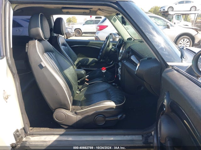 2010 MINI COOPER S CLUBMAN WMWMM3C58ATP75643 Photo 4