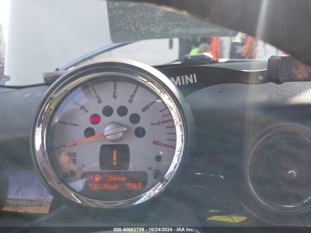 2010 MINI COOPER S CLUBMAN WMWMM3C58ATP75643 Photo 6