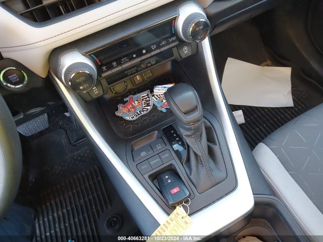 2T3W1RFV3NC176348 Toyota Rav4 Xle