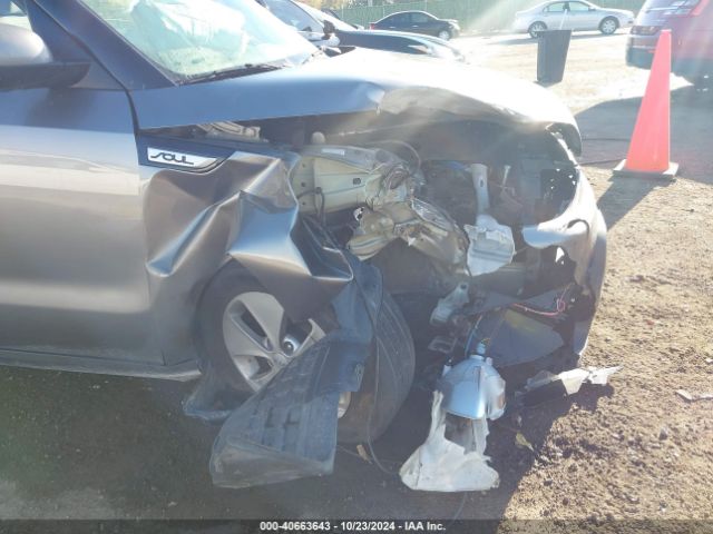 KNDJN2A27G7360756 KIA Soul !
