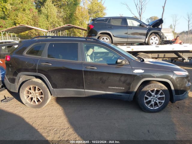 1C4PJLAB2FW701044 Jeep Cherokee Sport