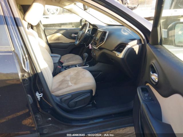 1C4PJLAB2FW701044 Jeep Cherokee Sport