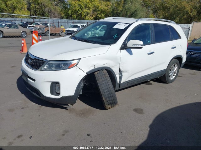 KIA SORENTO LX 2015 5XYKT3A69FG643535 Image 2