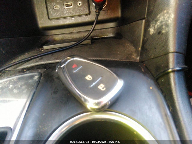 2GNAXKEV4K6105948 Chevrolet EQUINOX LT