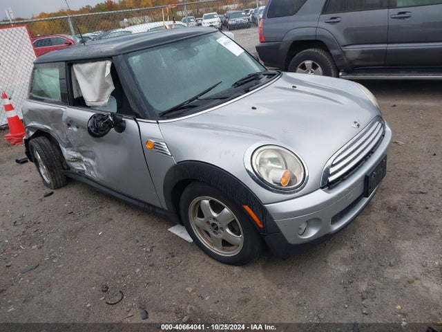 2009 MINI COOPER WMWMF33549TU74843 Photo 0