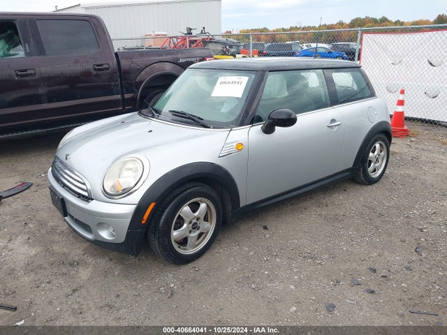 2009 MINI COOPER WMWMF33549TU74843 Photo 1