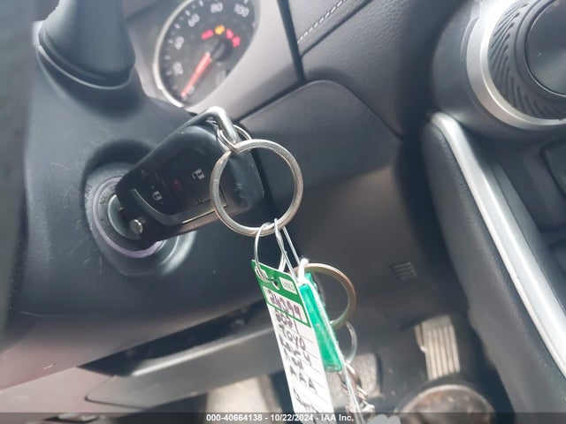 2T3H1RFV6MW135041 Toyota RAV4 LE