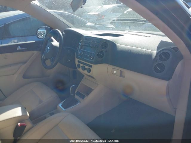 WVGAV3AX9EW044291 Volkswagen TIGUAN SE