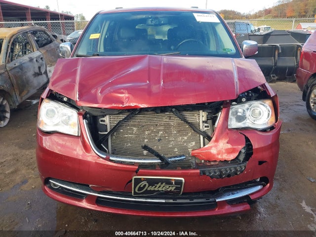2C4RC1GGXER336565 Chrysler Town & Country Limited