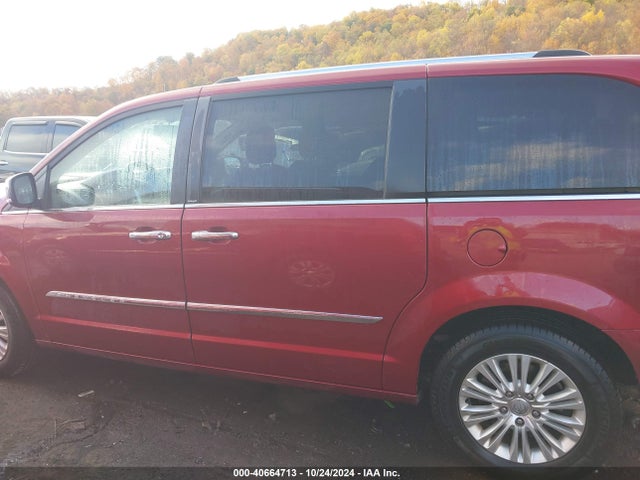 2C4RC1GGXER336565 Chrysler Town & Country Limited