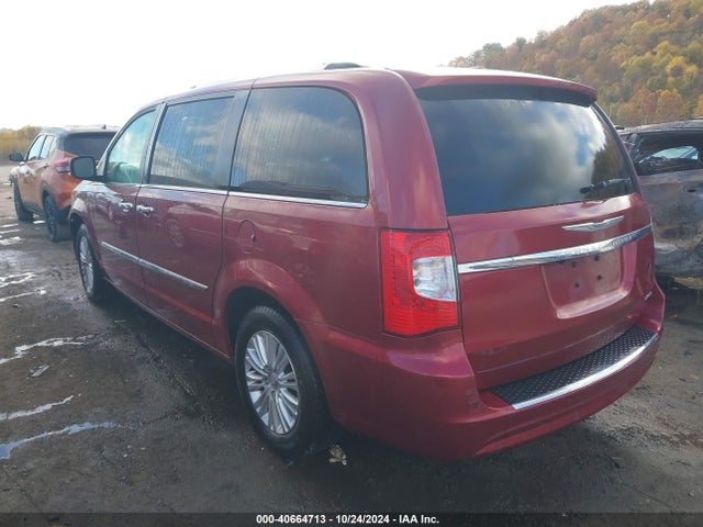2C4RC1GGXER336565 Chrysler Town & Country Limited