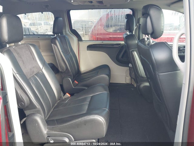 2C4RC1GGXER336565 Chrysler Town & Country Limited