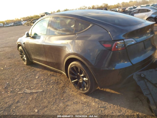 2024 TESLA MODEL Y 7SAYGDED6RF105175 Photo 2