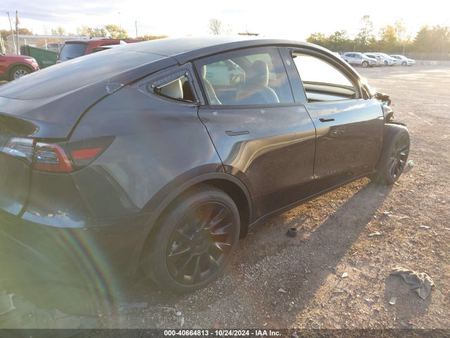 2024 TESLA MODEL Y 7SAYGDED6RF105175 Photo 3