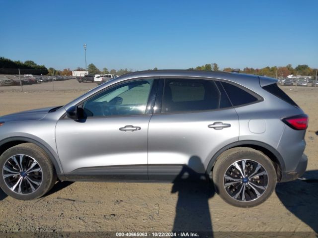 1FMCU9BZ2MUB17865 Ford Escape Se Hybrid