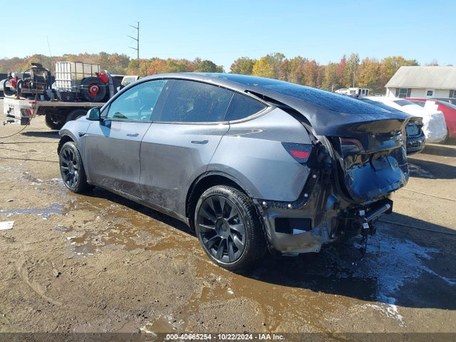 2022 TESLA MODEL Y 7SAYGDEE6NF450872 Photo 2