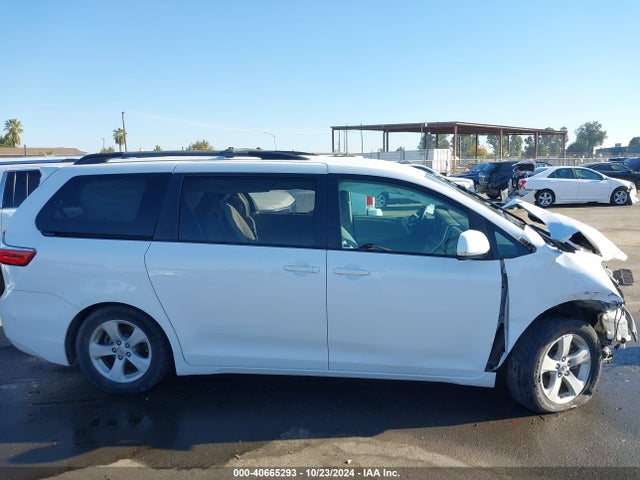 Toyota Sienna Le 8 Passenger 2017 5TDKZ3DC3HS820246 Image 14