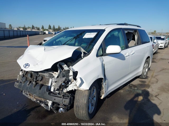 Toyota Sienna Le 8 Passenger 2017 5TDKZ3DC3HS820246 Image 2