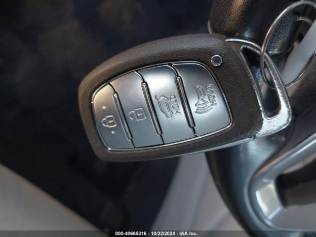 KM8J33A22HU556565 Hyundai Tucson Value