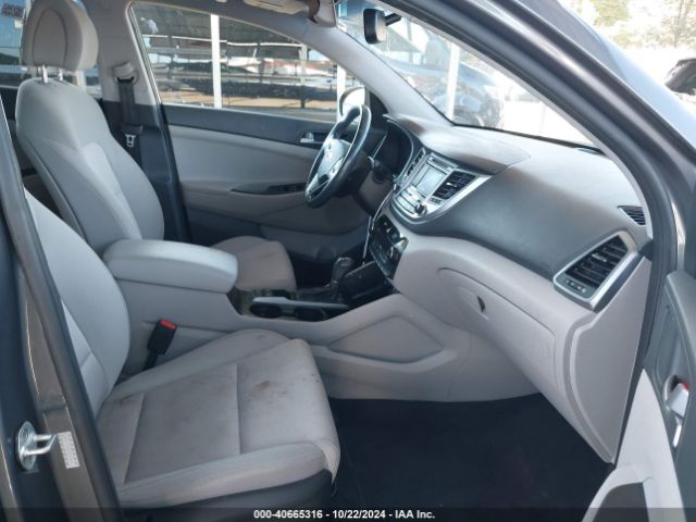 KM8J33A22HU556565 Hyundai Tucson Value