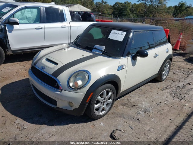 2010 MINI COOPER S WMWMF7C57ATZ74152 Photo 1