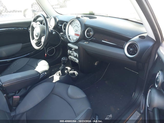 2010 MINI COOPER S WMWMF7C57ATZ74152 Photo 4