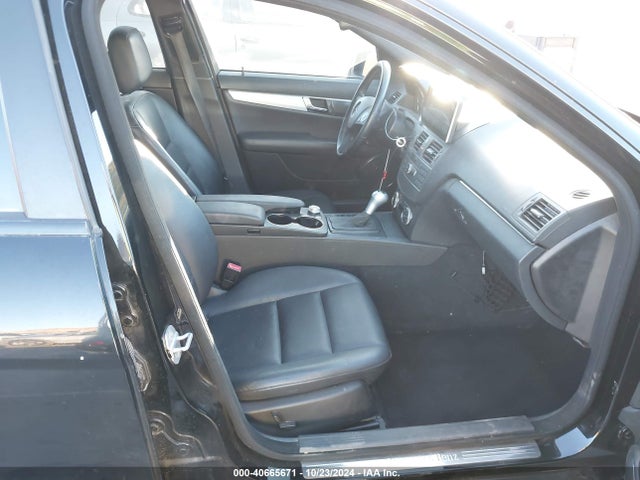 40665671 :رقم المزاد ، WDDGF5EB3BR152072 vin ، 2011 Mercedes-benz C 300 Luxury/sport مزاد بيع