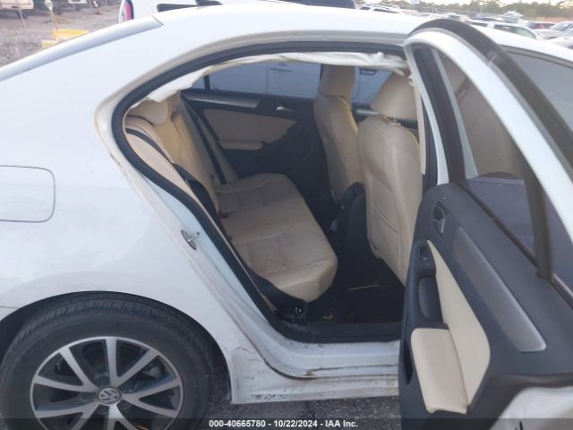 3VWDB7AJ9JM254605 Volkswagen Jetta 1.4t Se/1.4t Wolfsburg Edition